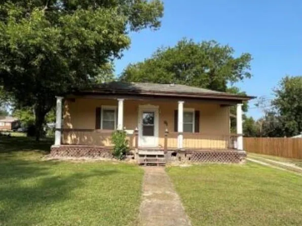 629 N Main St, Nevada, MO 64772