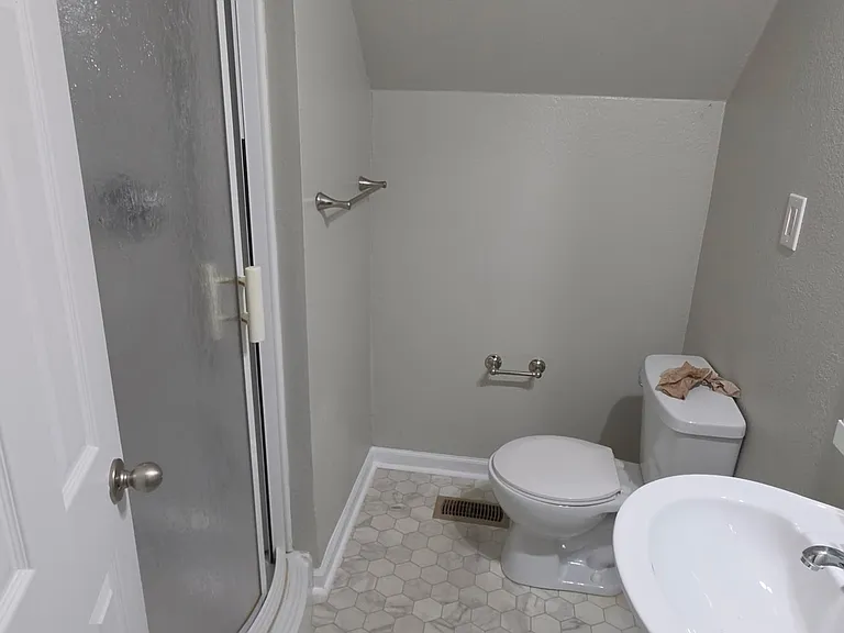 385 Louise Ln — Photo 3