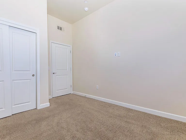 Tempranillo Apartments — Photo 11