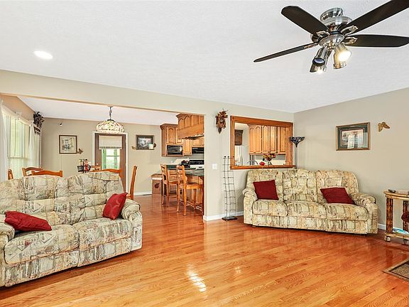 4th image of 531 Lake Shore Ln