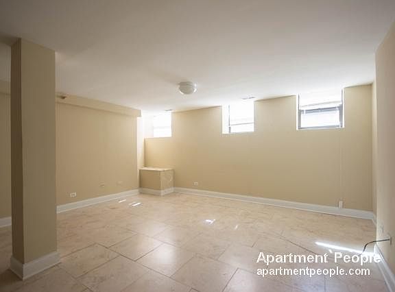 3rd image of 1008 W Waveland Ave #Gdn