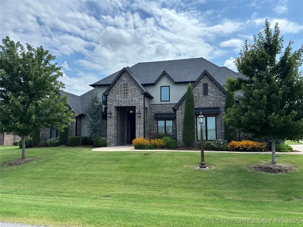 6118 N Water Way St, Owasso, OK 74055