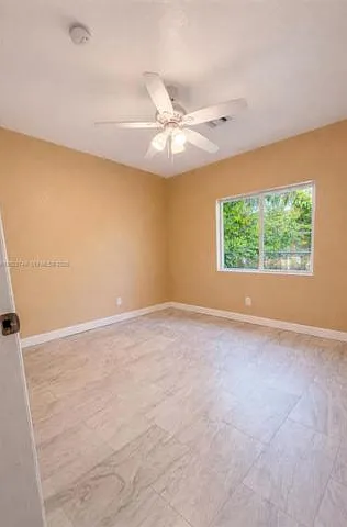 1015 NW 8th Ave — Photo 7