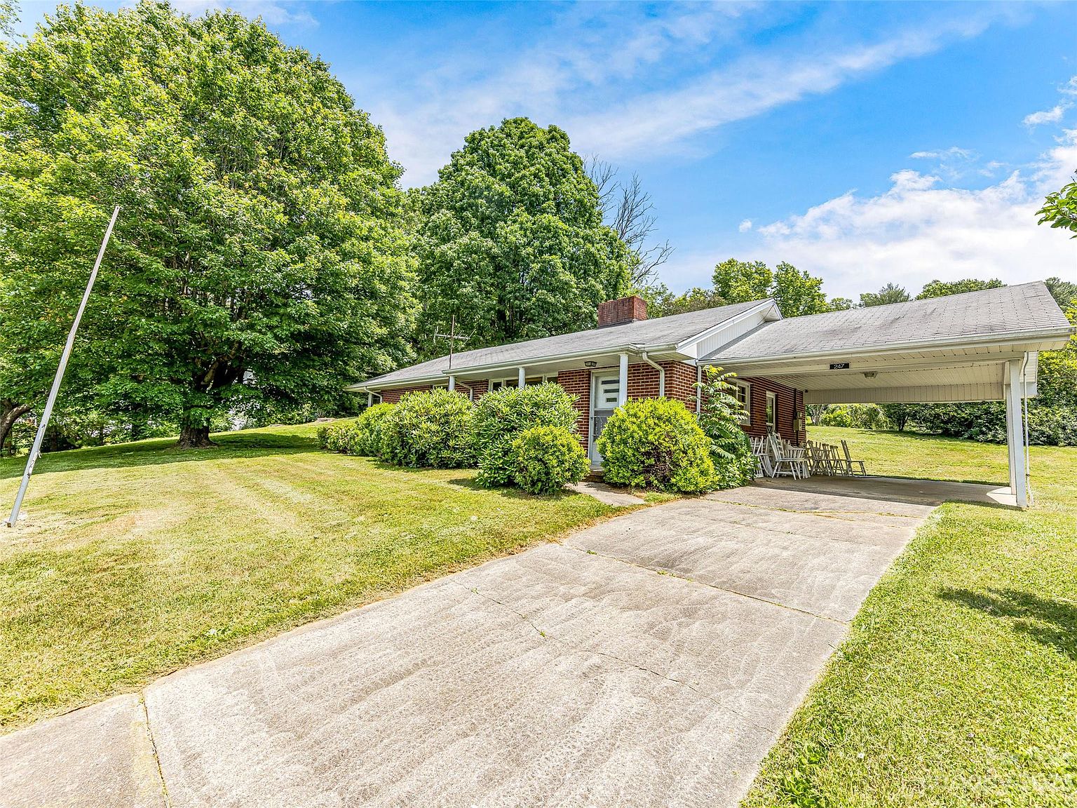 247 Pineola St, Burnsville, NC 28714 Zillow