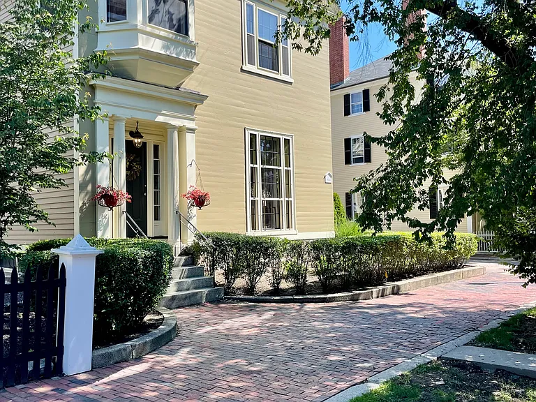 24 Chestnut St #2 — Photo 3