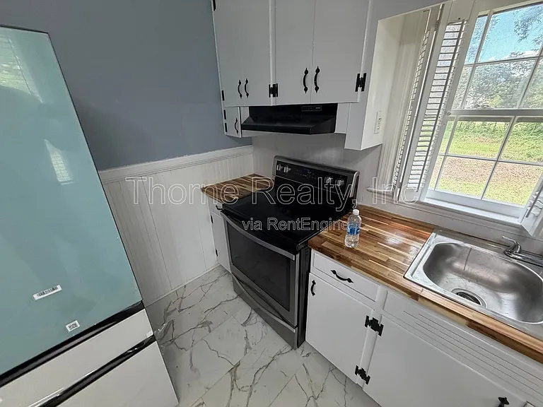 412 W Walnut St — Photo 17