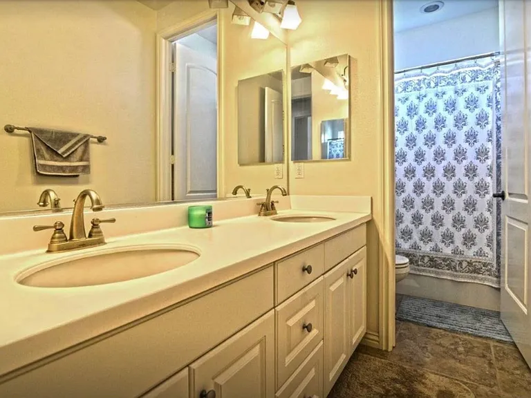 Shared spacious bath