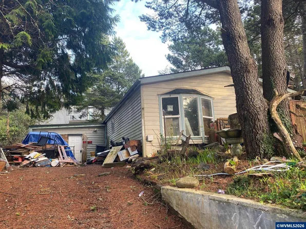 6350 Rhododendron Ave, Lincoln City, OR 97367