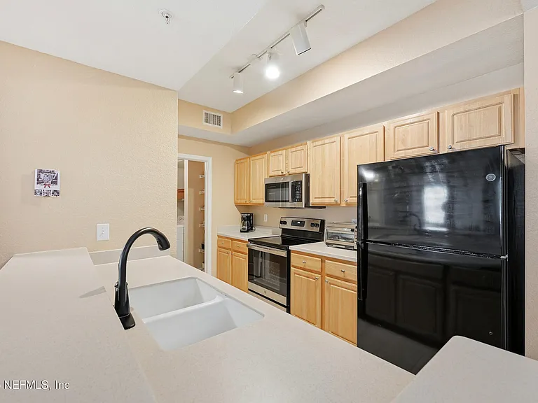 10075 Gate Pkwy N #911 — Photo 8