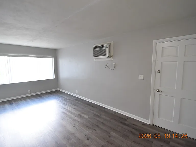 302 Danube Ave #5 — Photo 2