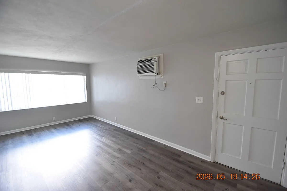Building Photo - 302 Danube Ave #5