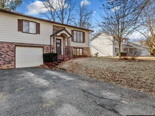 1703 Quail Roost Dr, North Mankato, MN 56003