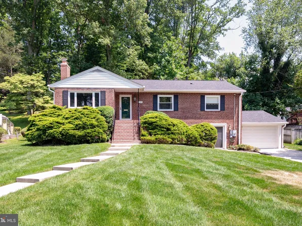 3305 Patrick Henry Dr, Falls Church, VA 22044
