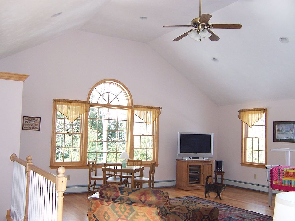 2nd image of 1 Country Ln