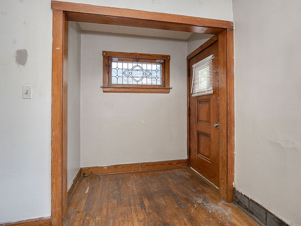 1st image of 3200 W 82nd St #2B-1BA-1400SQFT