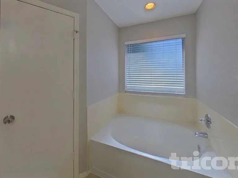 521 Olive St — Photo 10