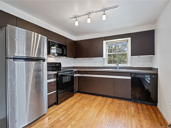 2nd image of 71 Marblehead Hbr