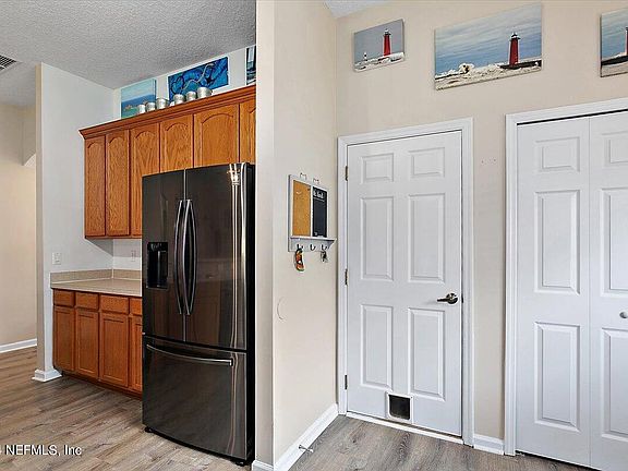 5th image of 2482 CREEKFRONT Drive