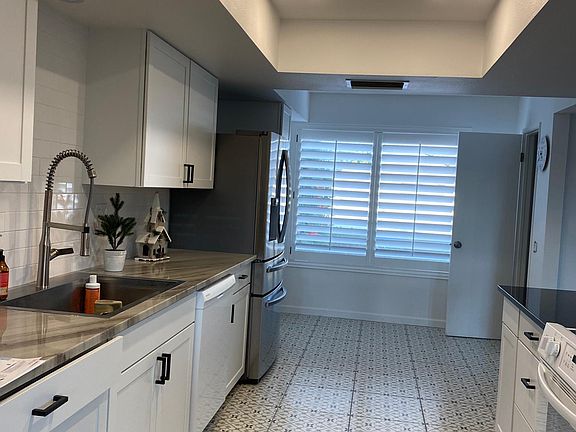 5th image of 10313 W Brookside Dr