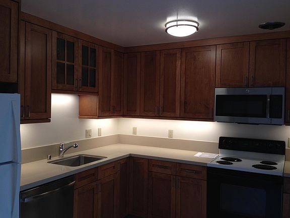 2nd image of 356 Waverley St APT 2
