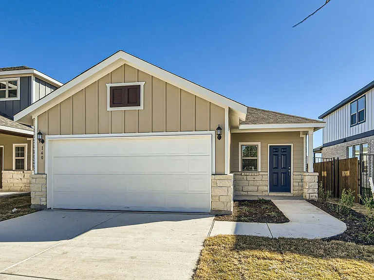 140 Bennington Dr — Photo 1