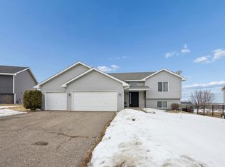 203 Quail Dr, Montrose, MN 55363