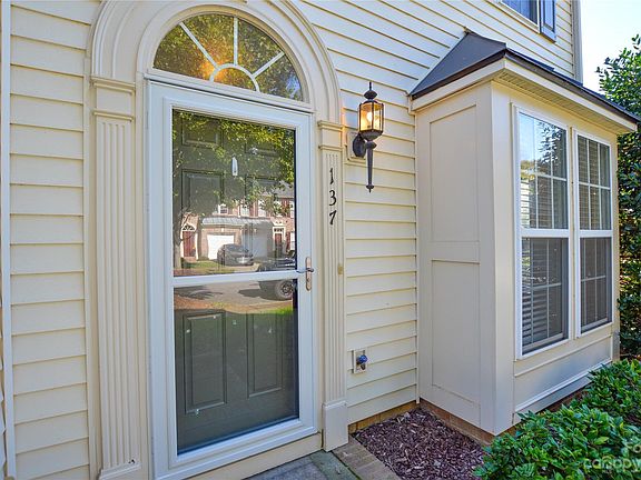 5th image of 137 S Arcadian Way