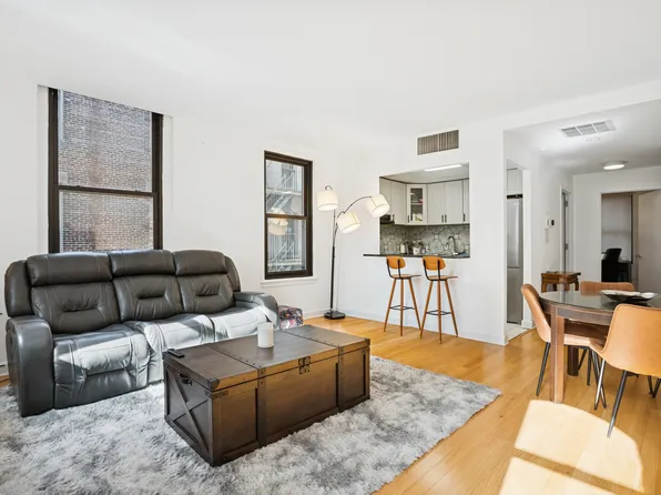 56 Pine Street image 3 of 12