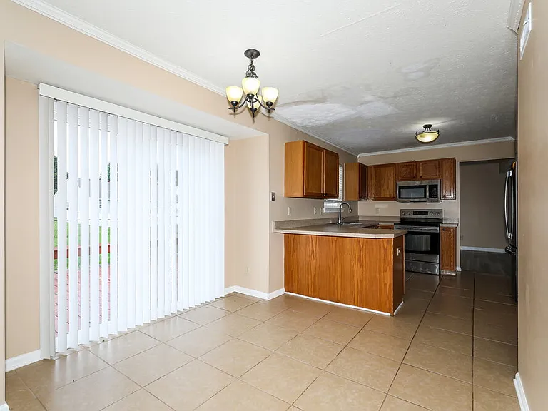 10211 Carmine Dr — Photo 6