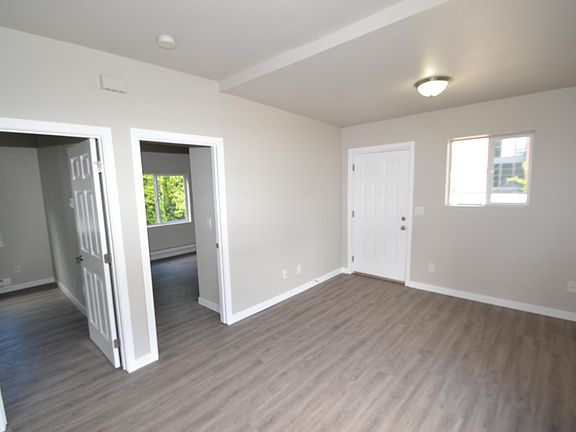 5th image of 542 S Cloverdale St #C