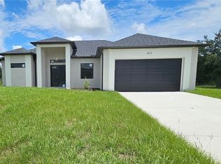 812 Hibiscus Ave, Lehigh Acres, FL 33972