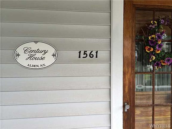 3rd image of 1561 Emerson St
