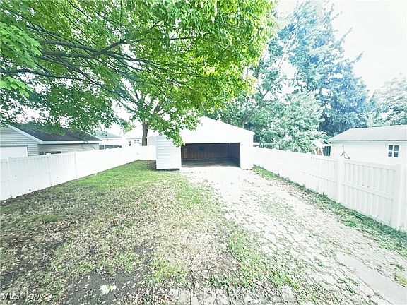 5th image of 1209 Dietz Ave