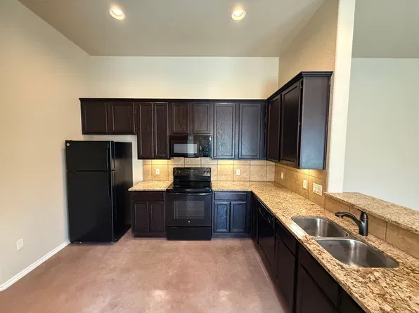3bd 2ba Duplex in Prime Location, 2532 Pahmeyer Rd, New Braunfels, TX 78130