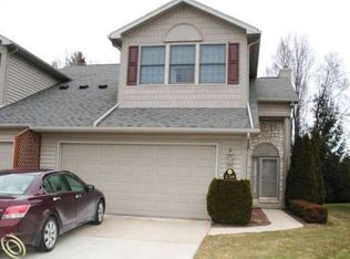 138 Stratford Ln, Lake Orion, MI 48360