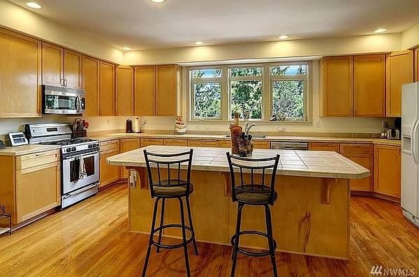 1st image of 5565 NE 87th St