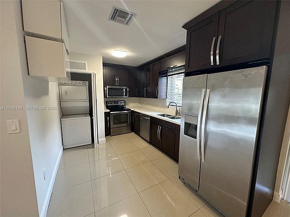 4th image of 2155 Biarritz Dr