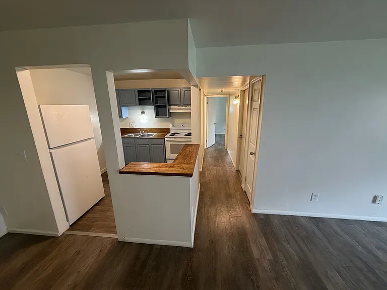 2505 Harrison Ave #4 — Photo 3