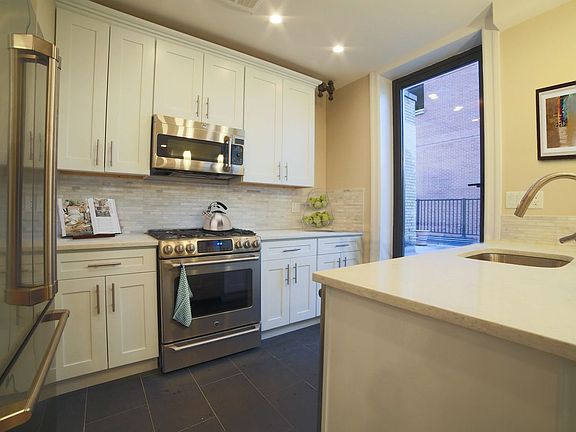 3rd image of 168 W 86th St Ph 1