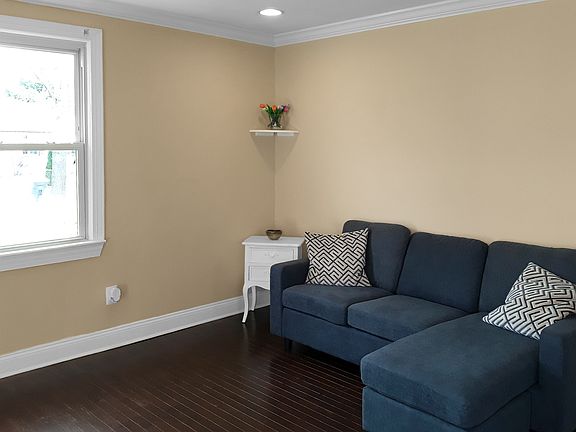 3rd image of 700 Burgundy Dr