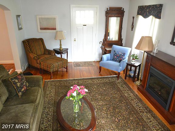 4th image of 137 N Columbus St