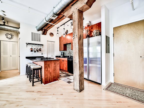 4th image of 1735 W Diversey Pkwy #7