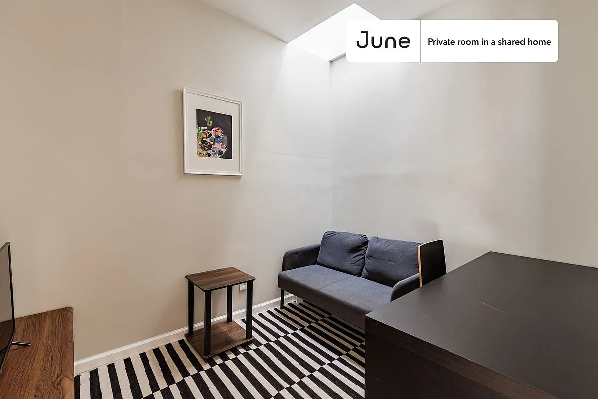 Full bedroom in 4 bed/2 bath home in Prospect Lefferts Gardens #1573 C — Photo 4