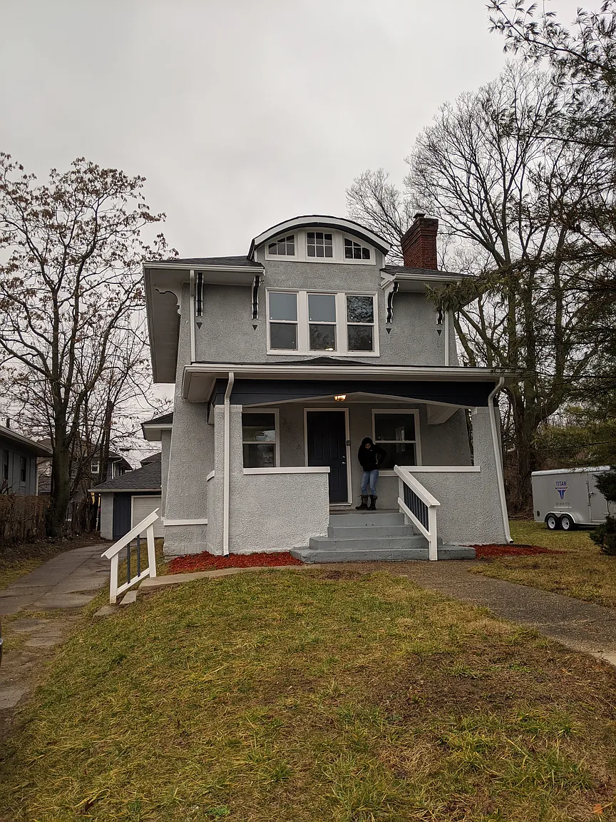 3416 N Kenwood Ave photo 1