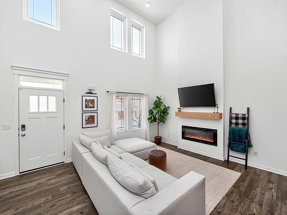 4th image of 502 S Granite Way