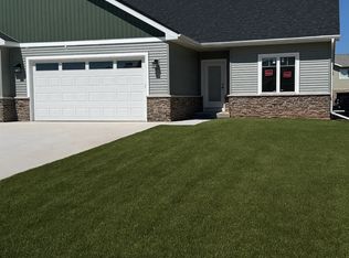 2680 Princeton Dr, Neenah, WI 54956