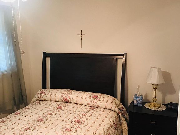 5th image of 556 Hunter Ave