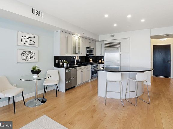 2nd image of 1111 19th St N APT 2110