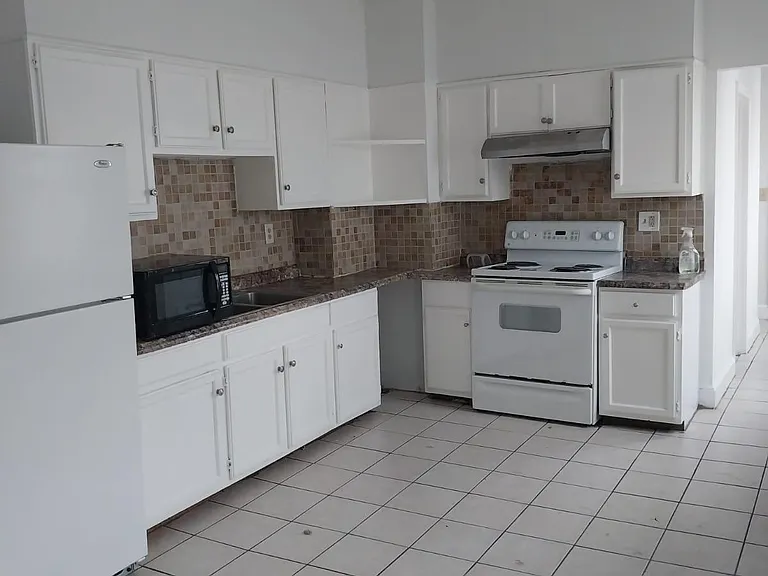 470 S Main St #2B — Photo 2