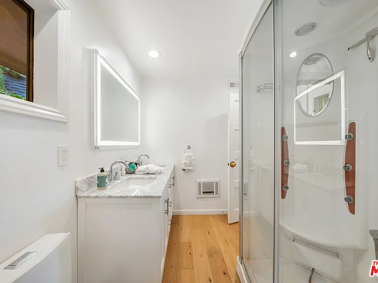 9305 Beverly Crest Dr — Photo 32